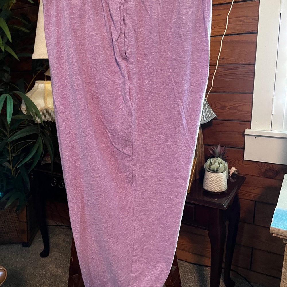 Ideology 2x Marled Purple Capris(40”W x 55”H x 20”L)